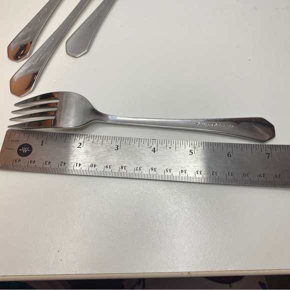 4 Salad Forks Wallace CASINO 18/10 Stainless China 7 3/8" - Picture 8 of 8